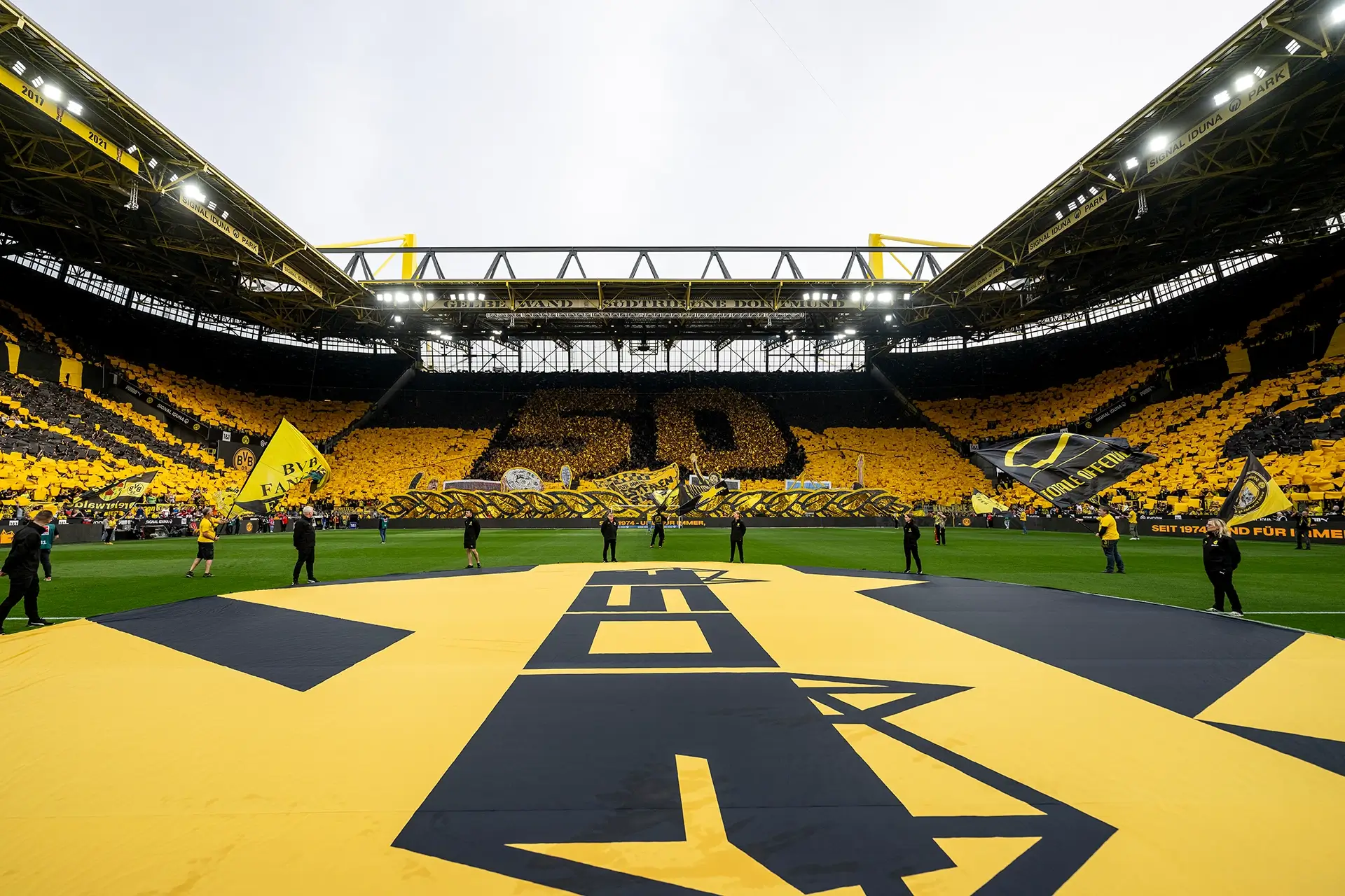 Choreografie zum 50. Jubiläum des Westfalenstadions (Foto)