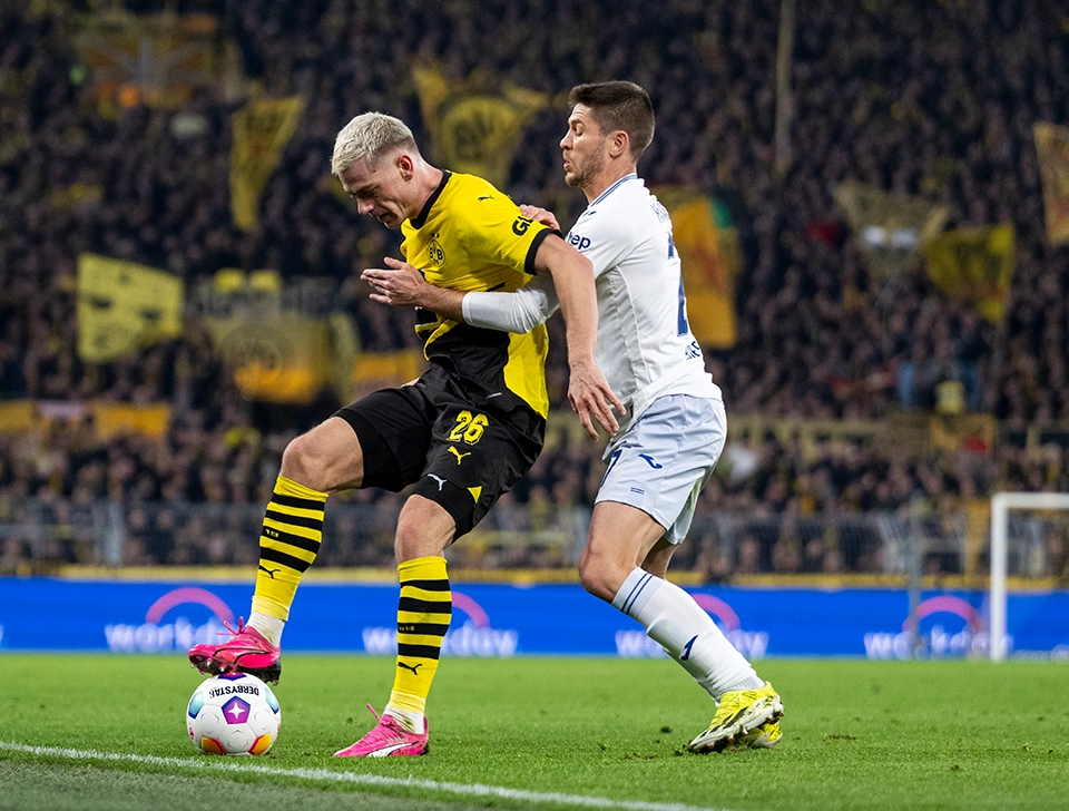 Ryerson im Zweikampf mit Hoffenheim Spieler (Foto)