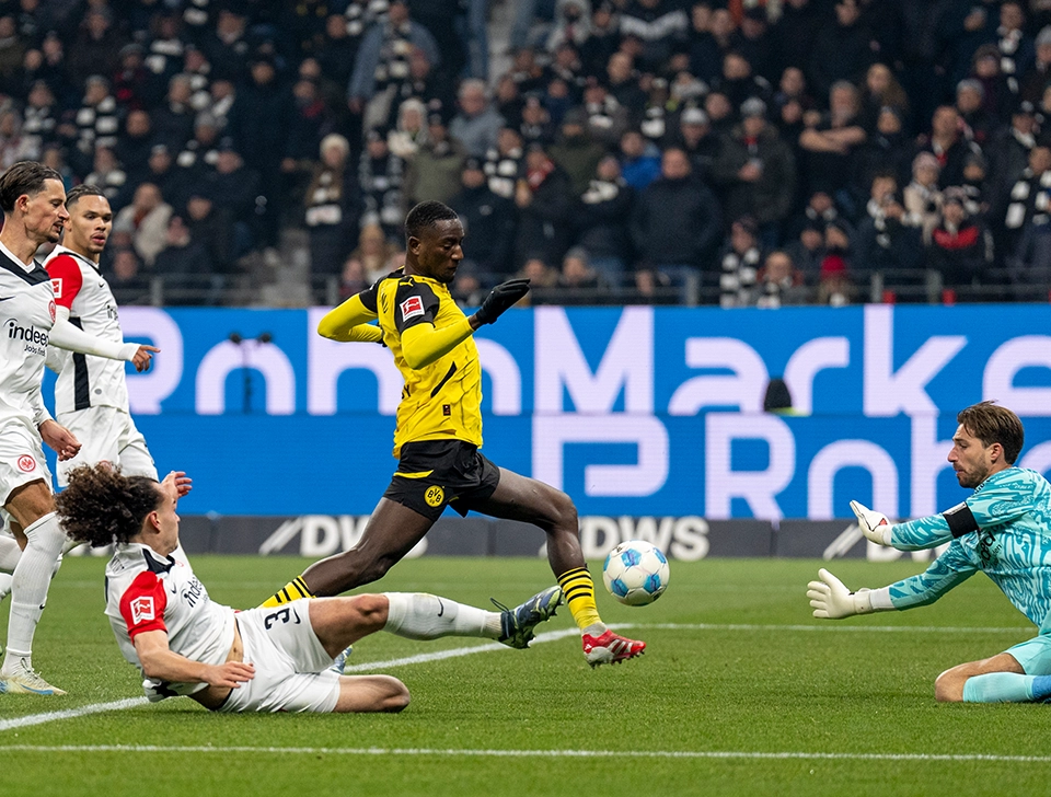 Guirassy im Eintracht Frankfurt Strafraum (Foto)