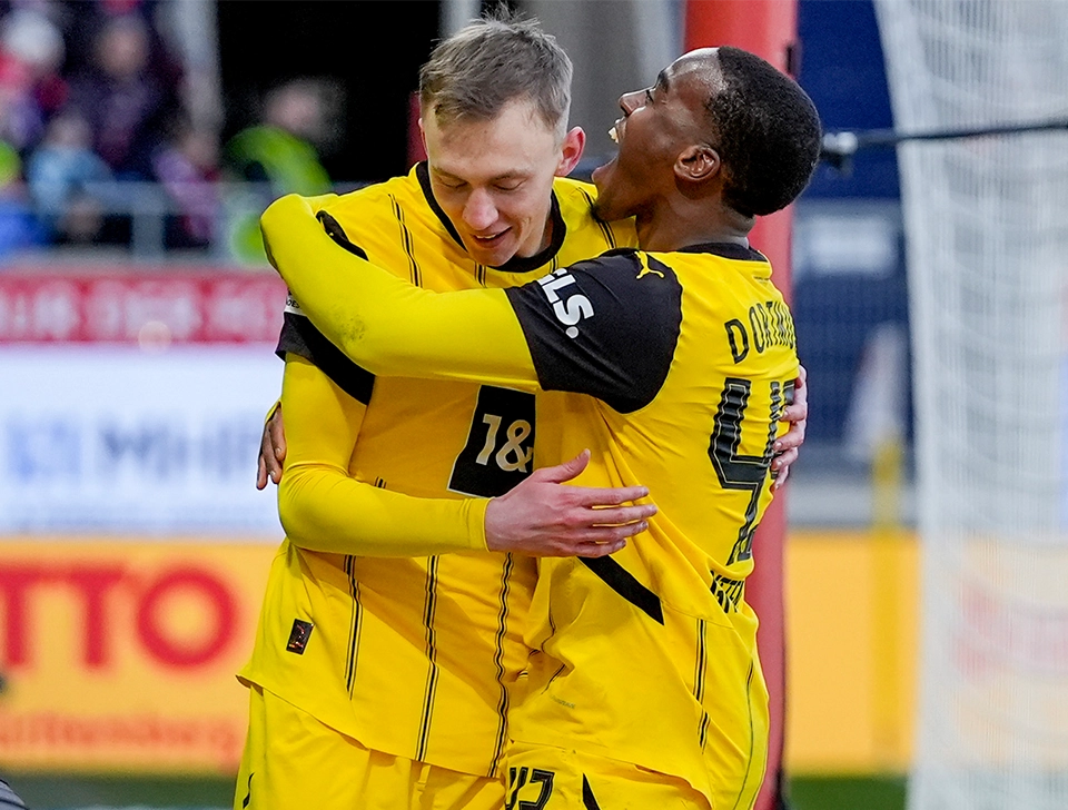 Gittens jubelt mit Teamkollege (Foto)