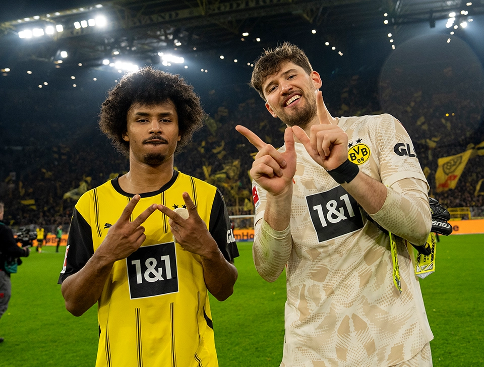 Adeyemi und Kobel jubeln (Foto)