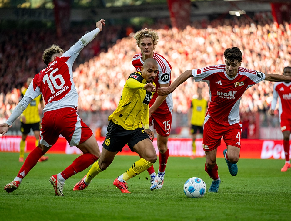 Malen im Zweikampf mit 1. FC Union Berlin Spieler (Foto)
