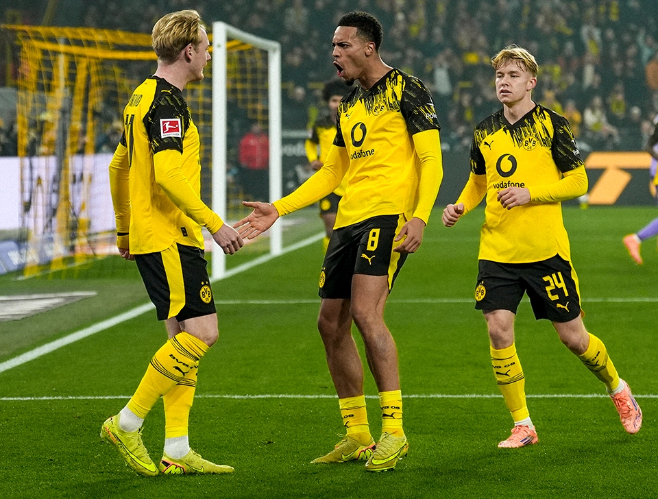 Nmecha, Brandt und Svensson beim Jubel (Foto)