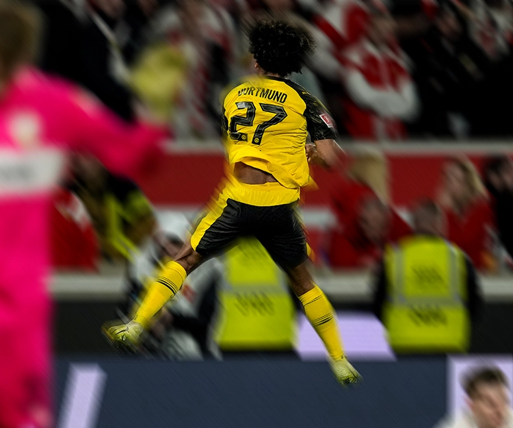 Adeyemi springt jubelnd hoch (Foto)